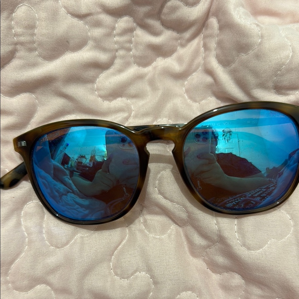 Peppers Nolita polarizes Tortoise Shell Sunglasses with Blue Lenses